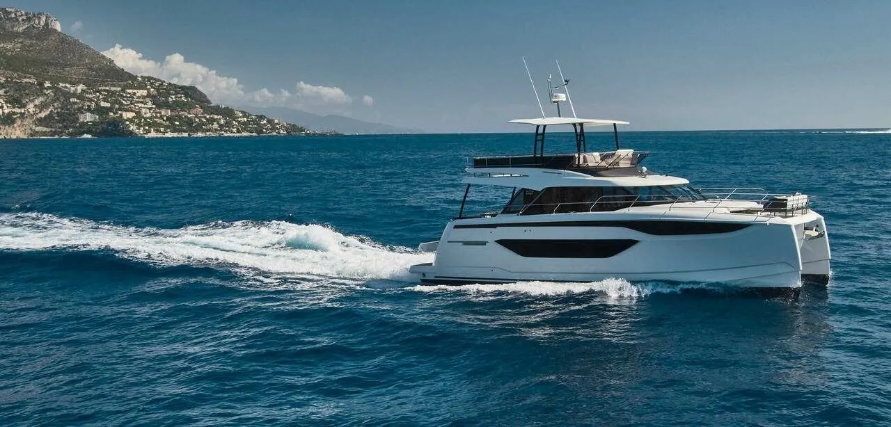 14.79m Split Power Catamaran Prestige M48 Hire