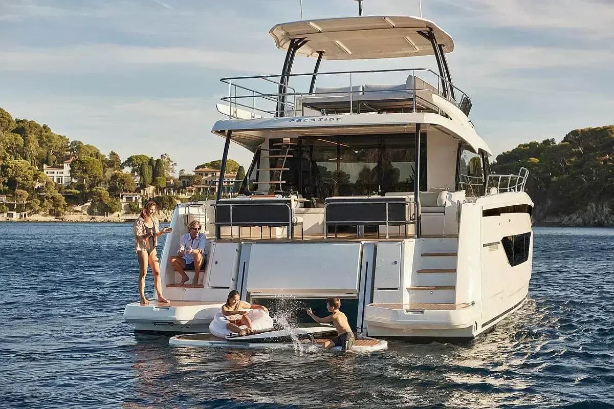 Dimond Si Charter Boat