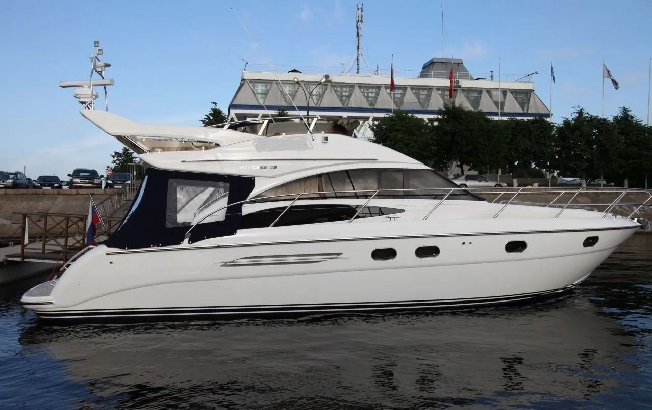 13.5m Saint Petersburg Princess 42 Motor Yacht Hire