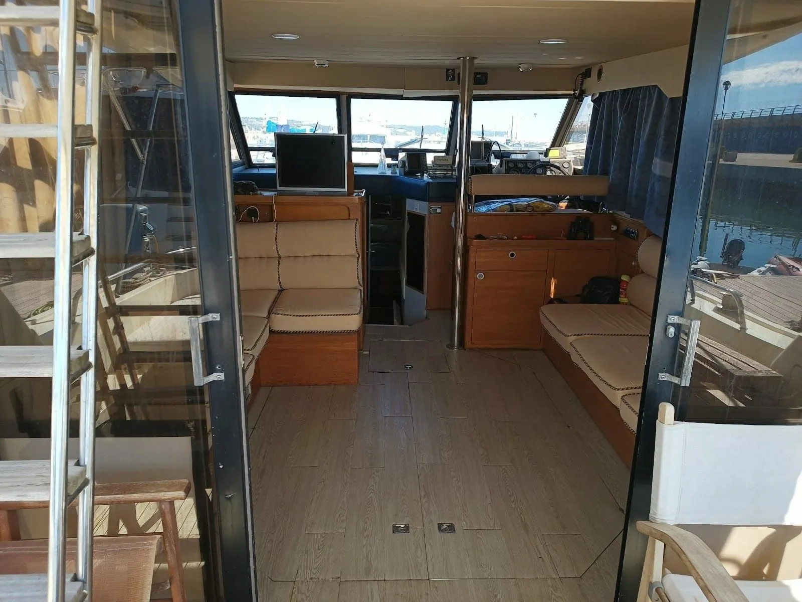Pop Corn Charter Boat