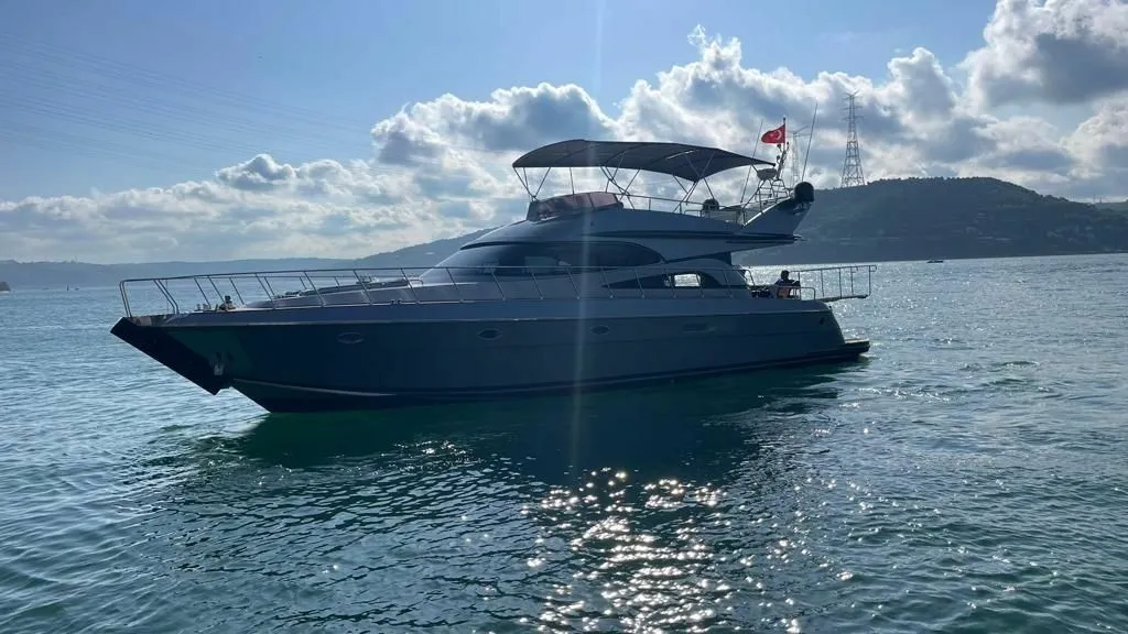 Charter a 16.5m Motor Yacht in Istanbul