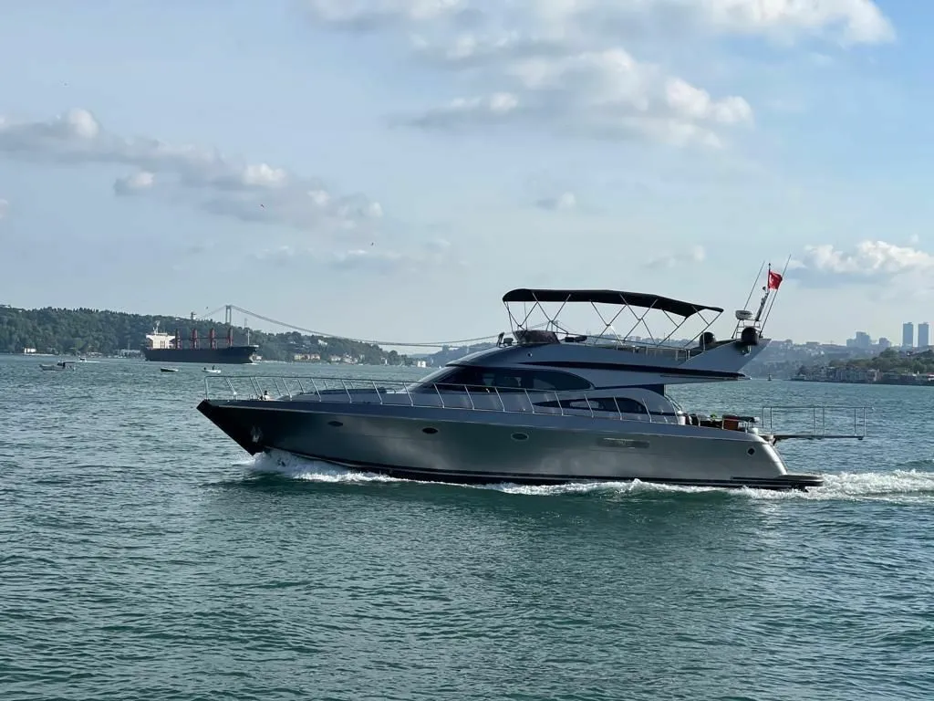 Charter a 16.5m Motor Yacht in Istanbul