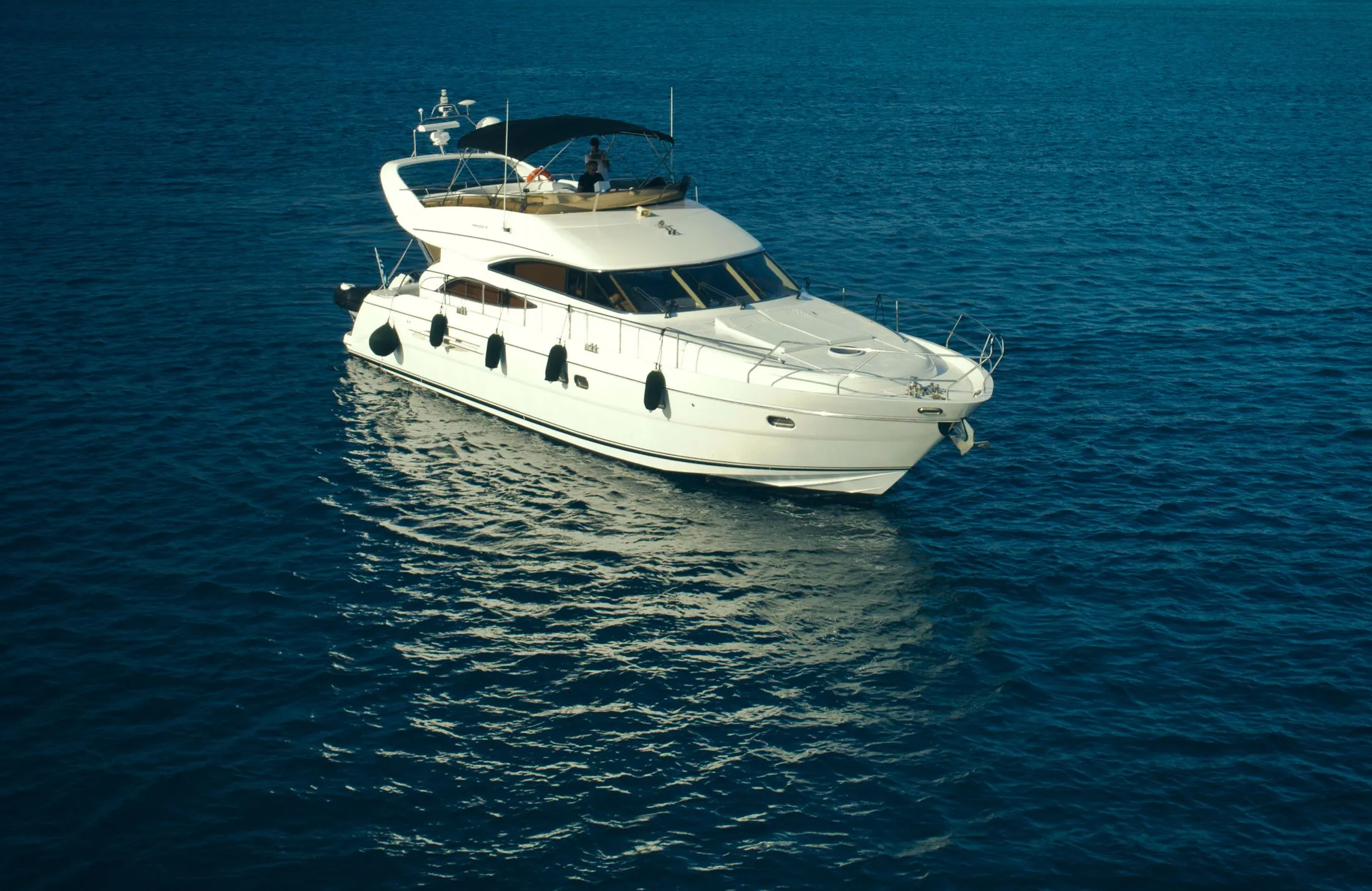 Лодка - Арендуйте 18.45м моторная яхта Princess 61 в Гувия