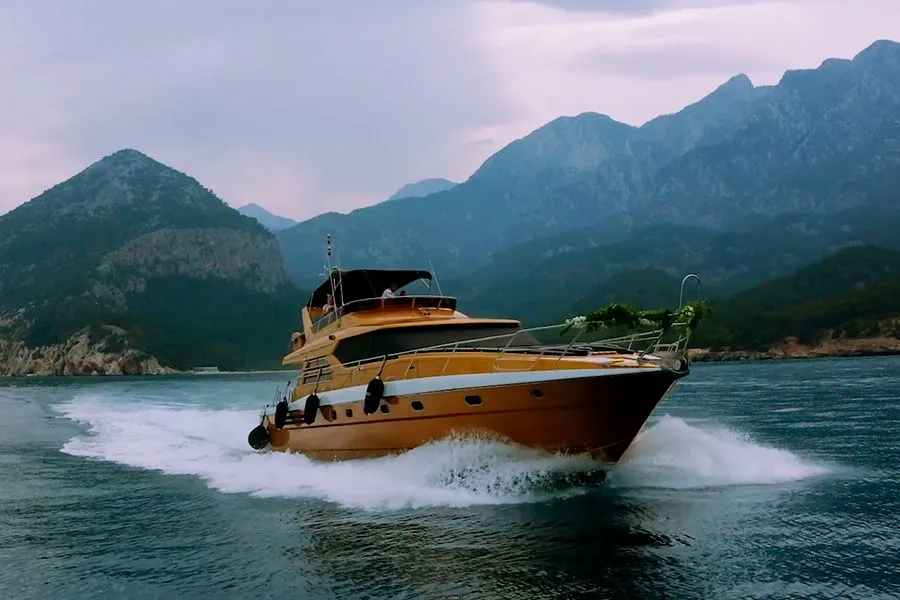 Regnum Charter Boat