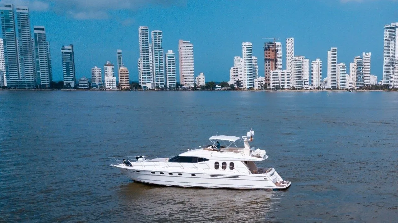 20.9m Cartagena de Indias Motor Yacht Princess 68 Hire