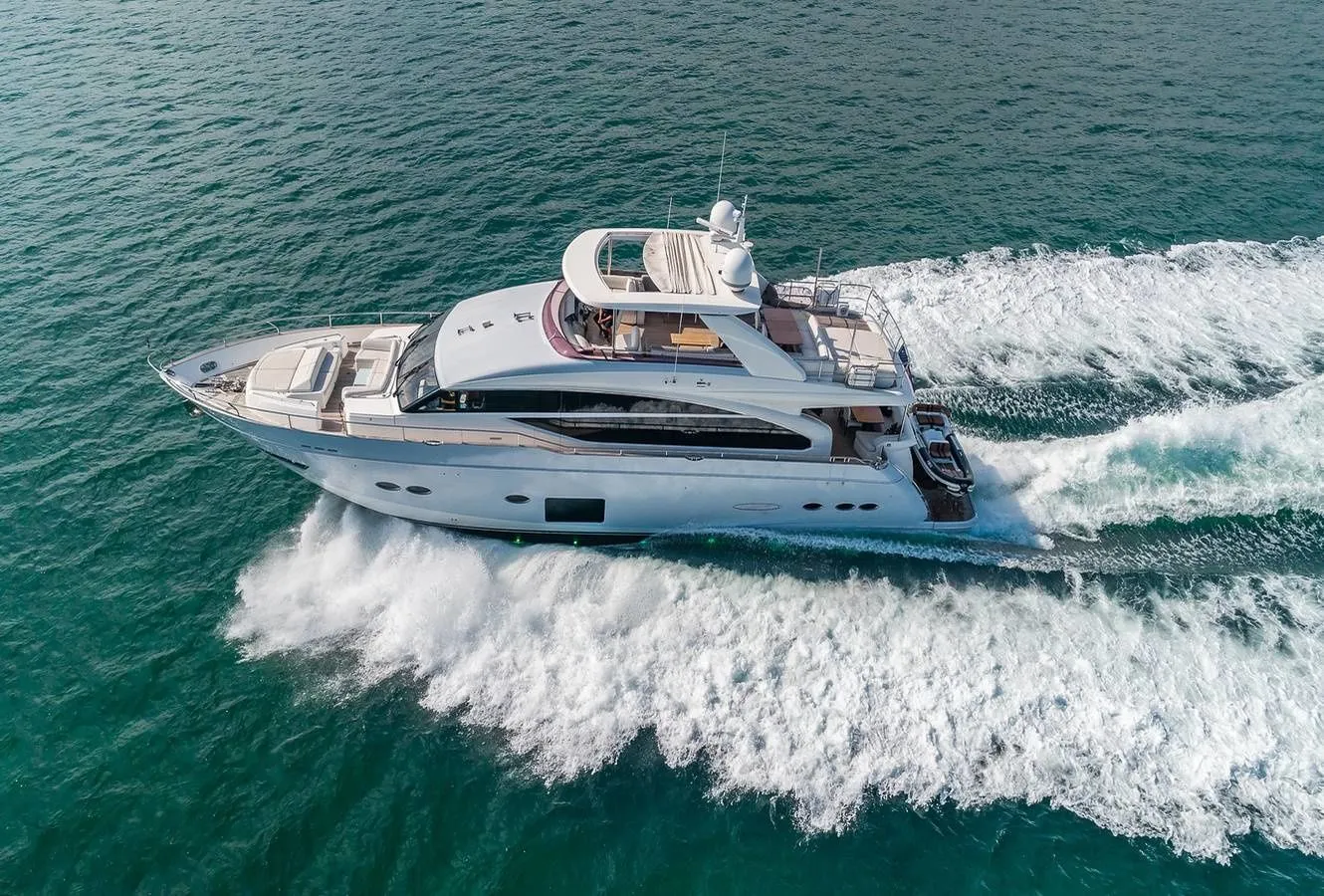 Tekne - Miami Kiralık 4 Kabinli 26.82m Motoryat