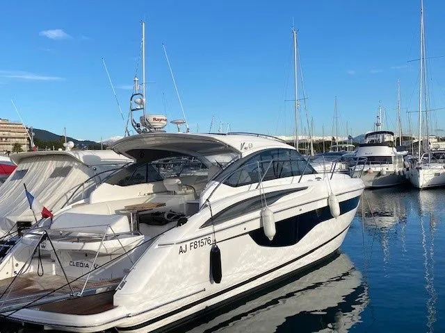 Rent a 12.98m Princess V40 in Grimaud