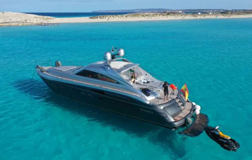 Laya Charter Boat