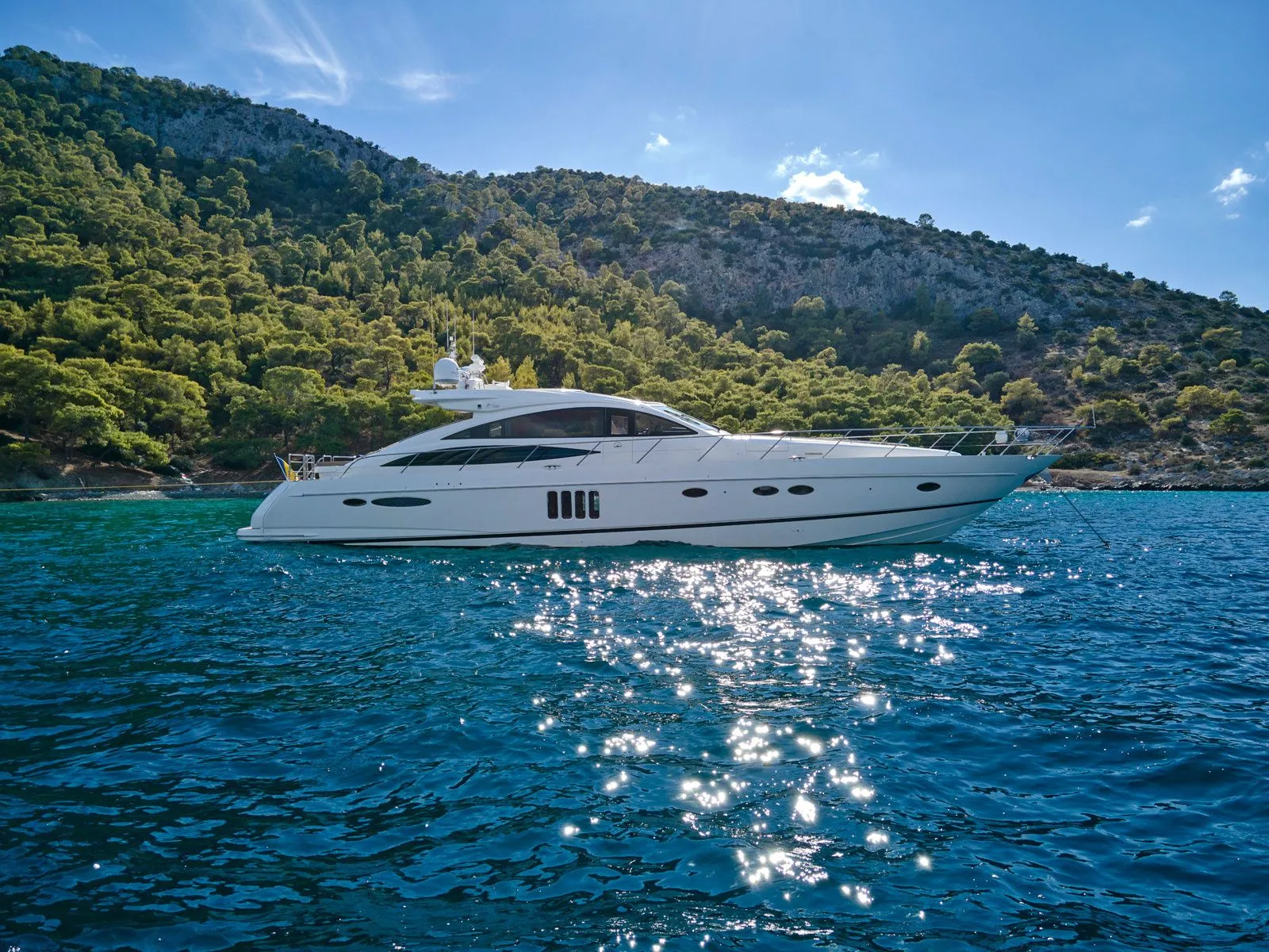 Rent a 21.69m Princess V70 in Elliniko