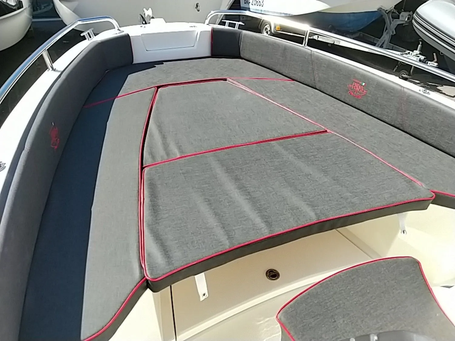 5.7m Imperia Motor Boat Prua al Vento Jaguar 5.7 Hire