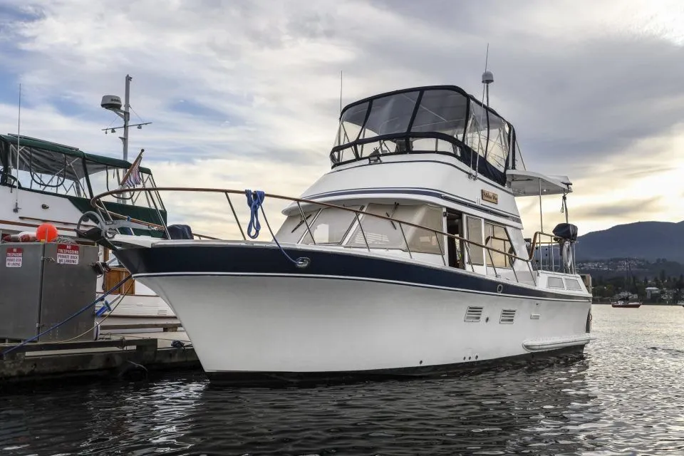 12.8m Nanaimo PT Yachts 38 Sundeck Motor Yacht Hire