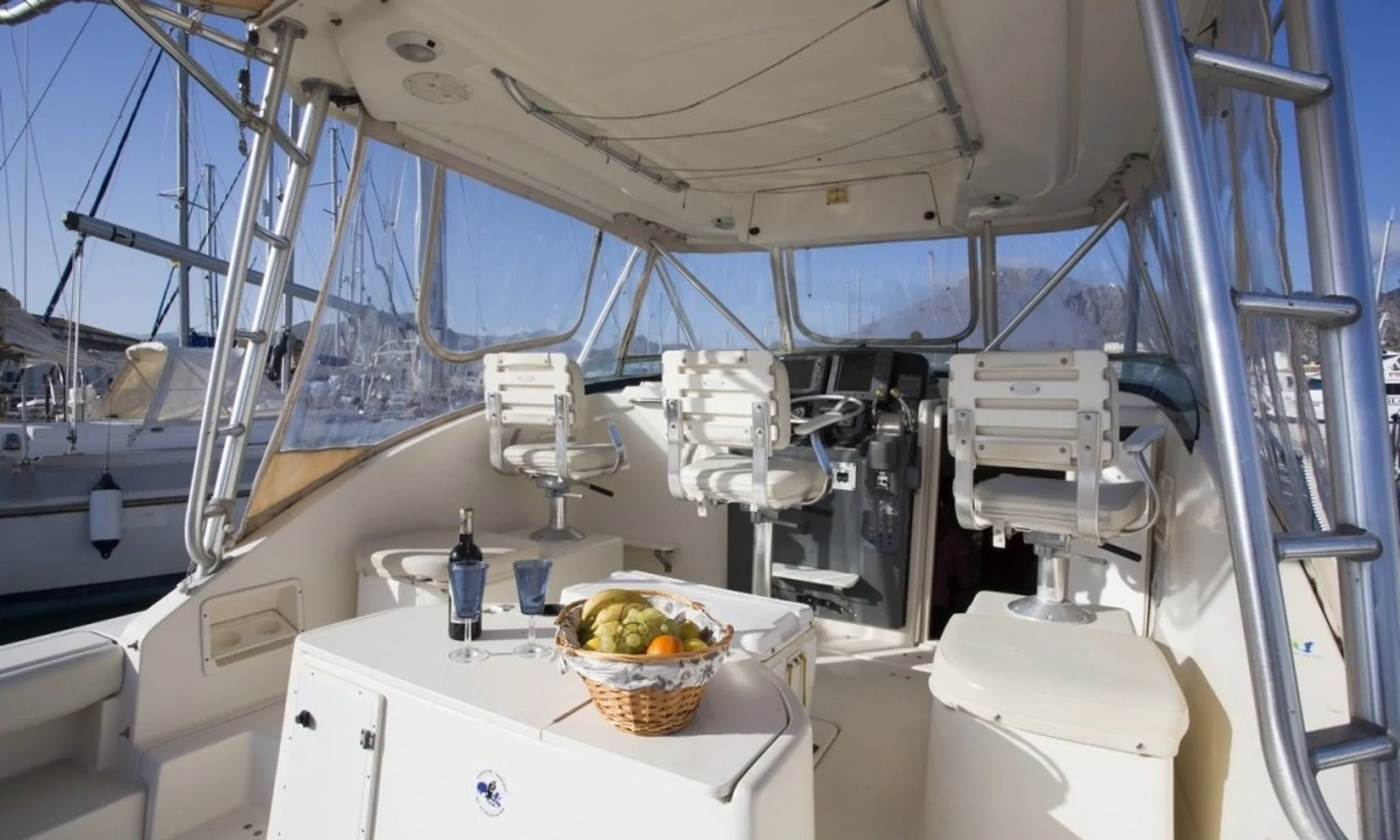 Charter a 10m Motor Yacht Pursuit Offshore 3000 in Port de Pollensa