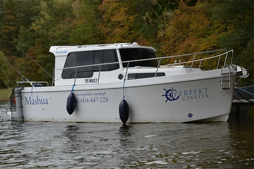 Explore Piaski on a 8.25m Rental Boat