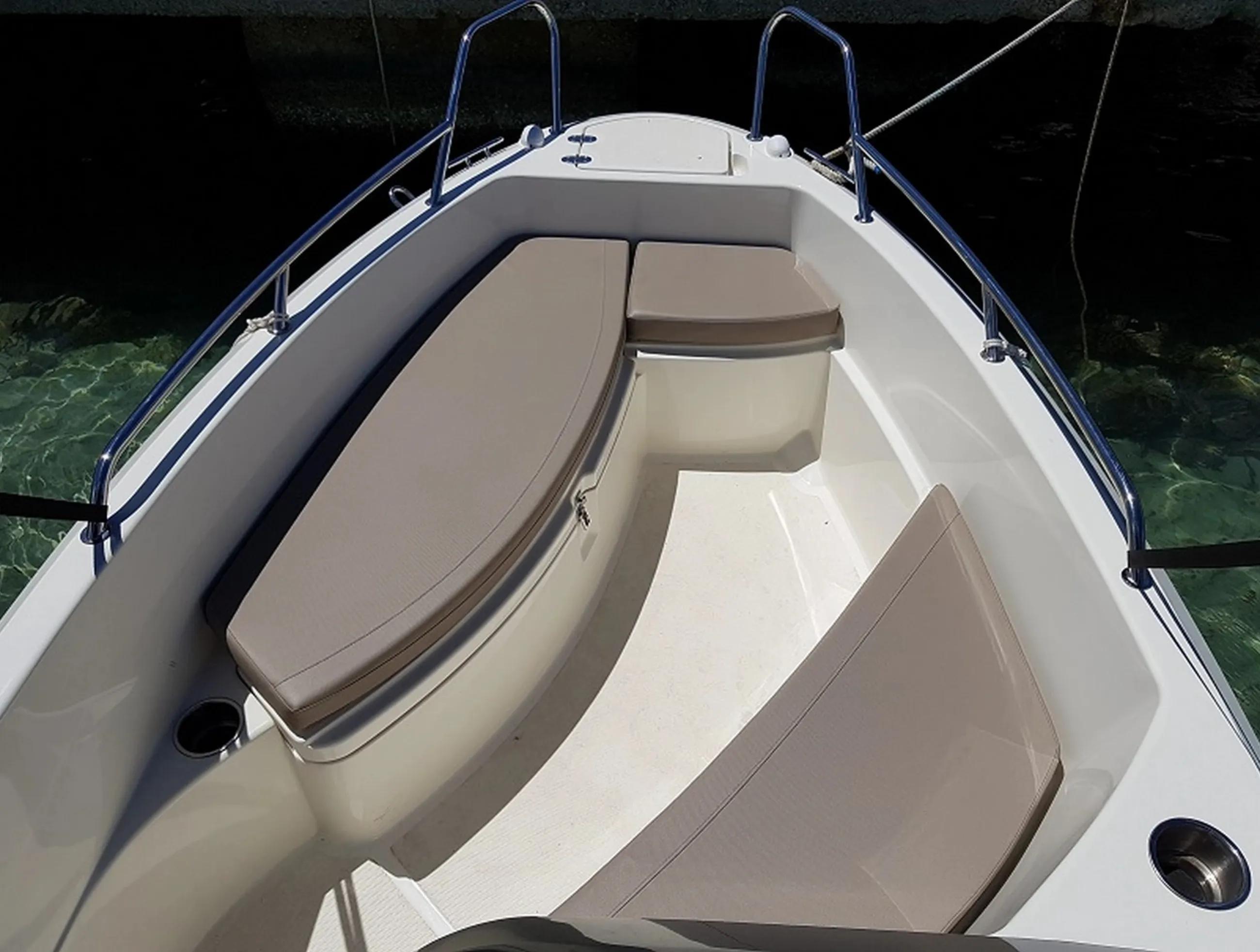 Activ Q Theia Charter Boat