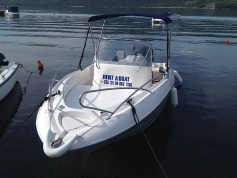 Rent a 5.55m Motor Boat in Marina