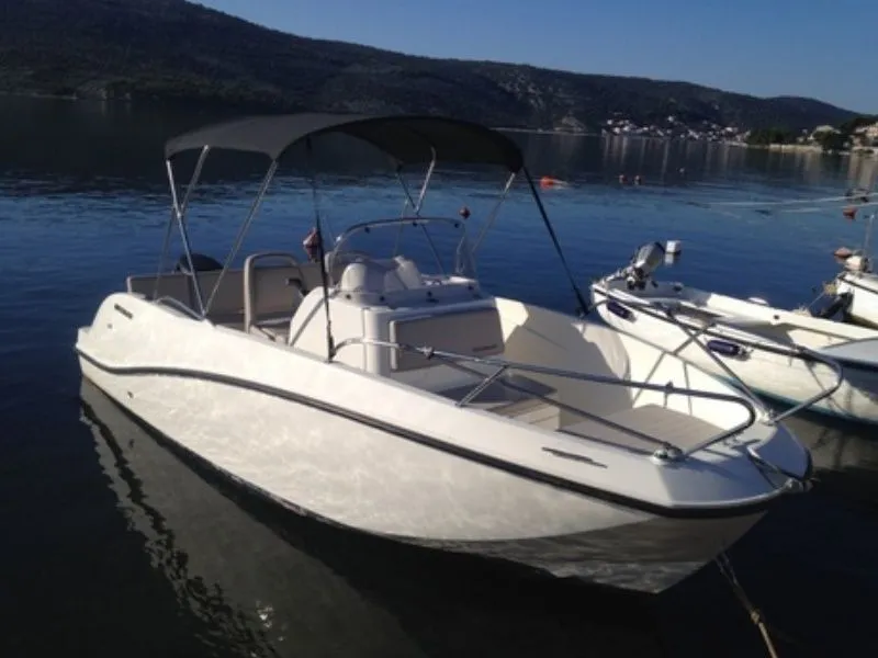 Explore Marina on a 5.55m Rental Motor Boat Quicksilver 555