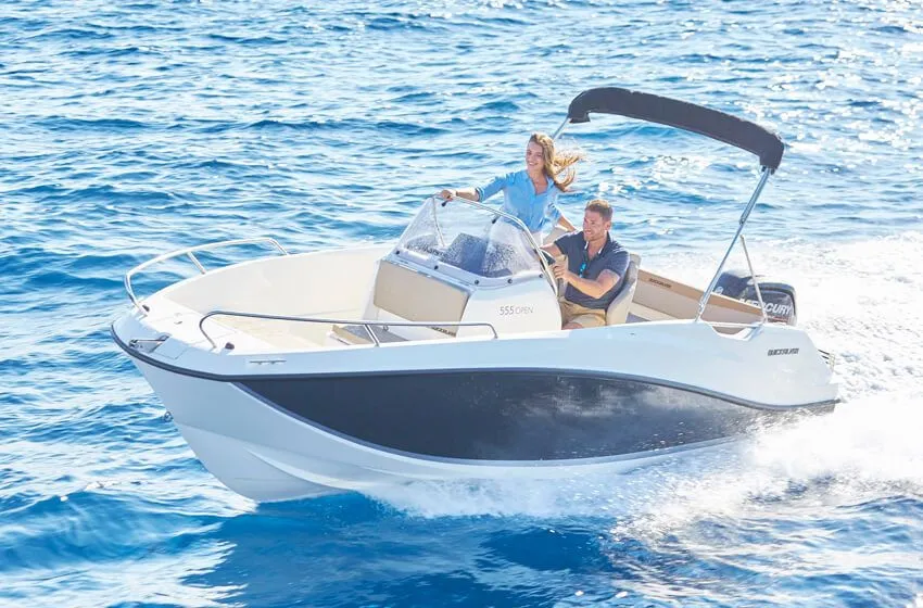 Explore Can Pastilla on a 5.47m Rental Quicksilver 555
