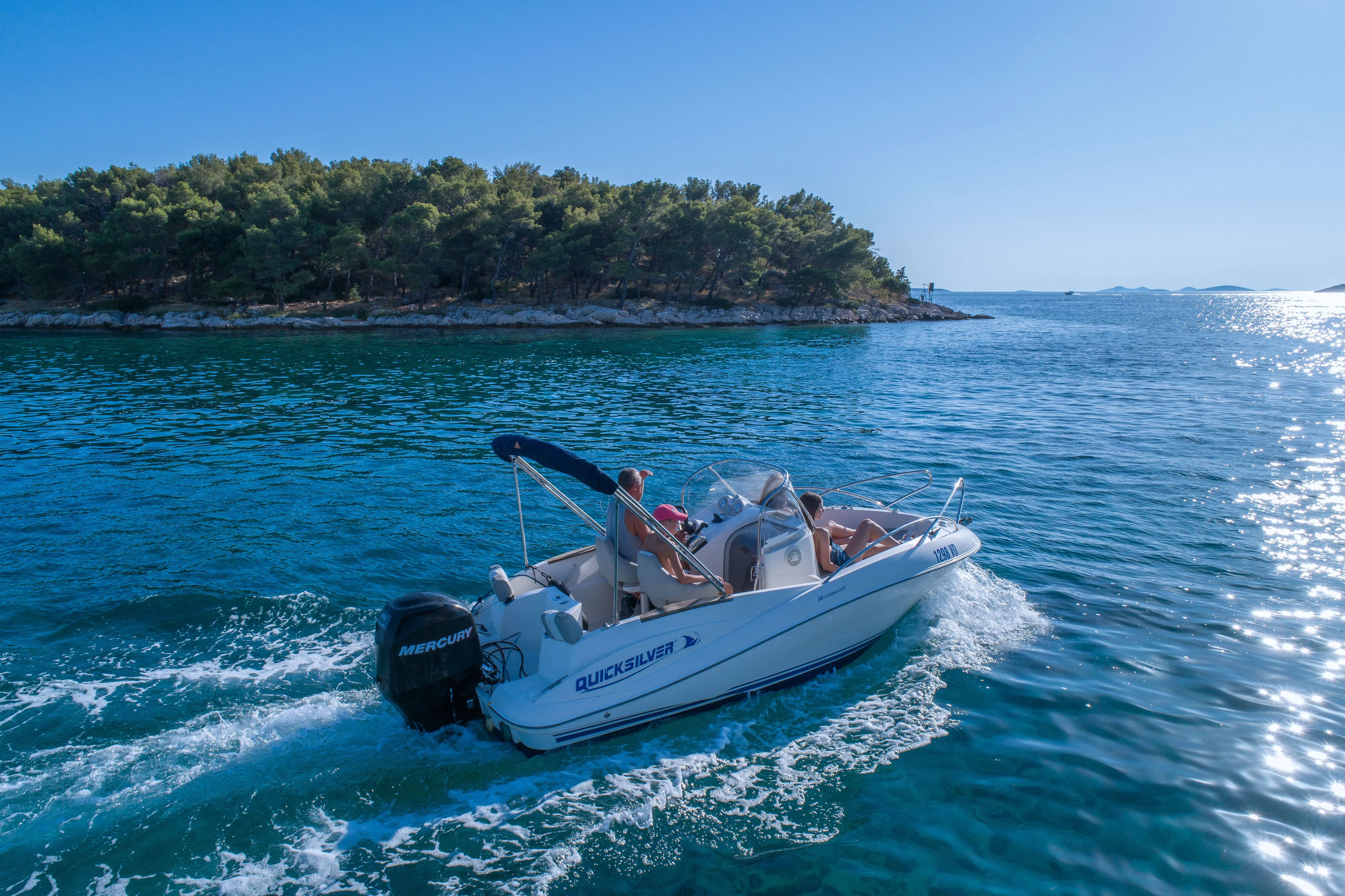 Commander Charter Boat