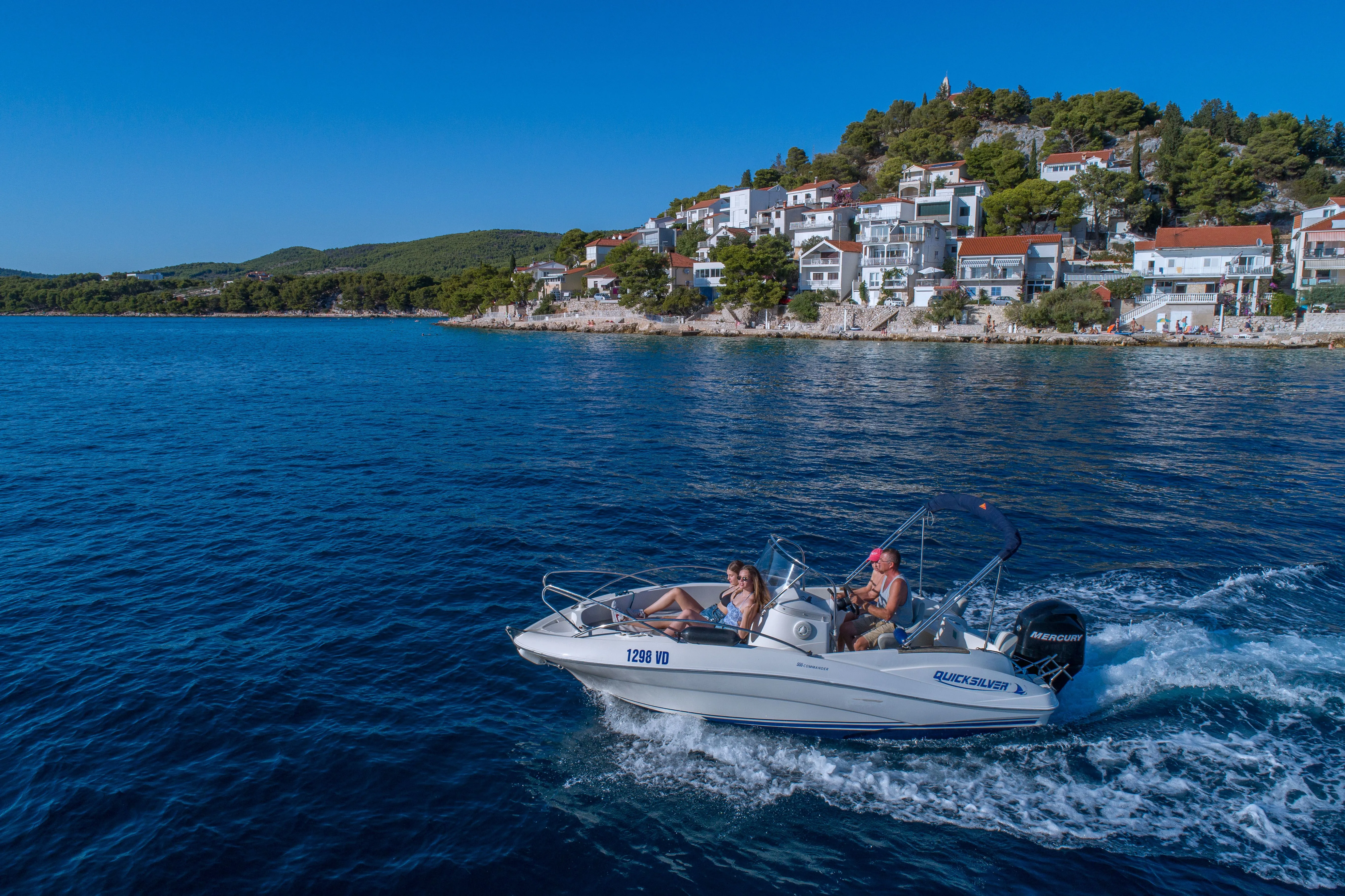 Rent a 5.55m Motor Boat in Tribunj