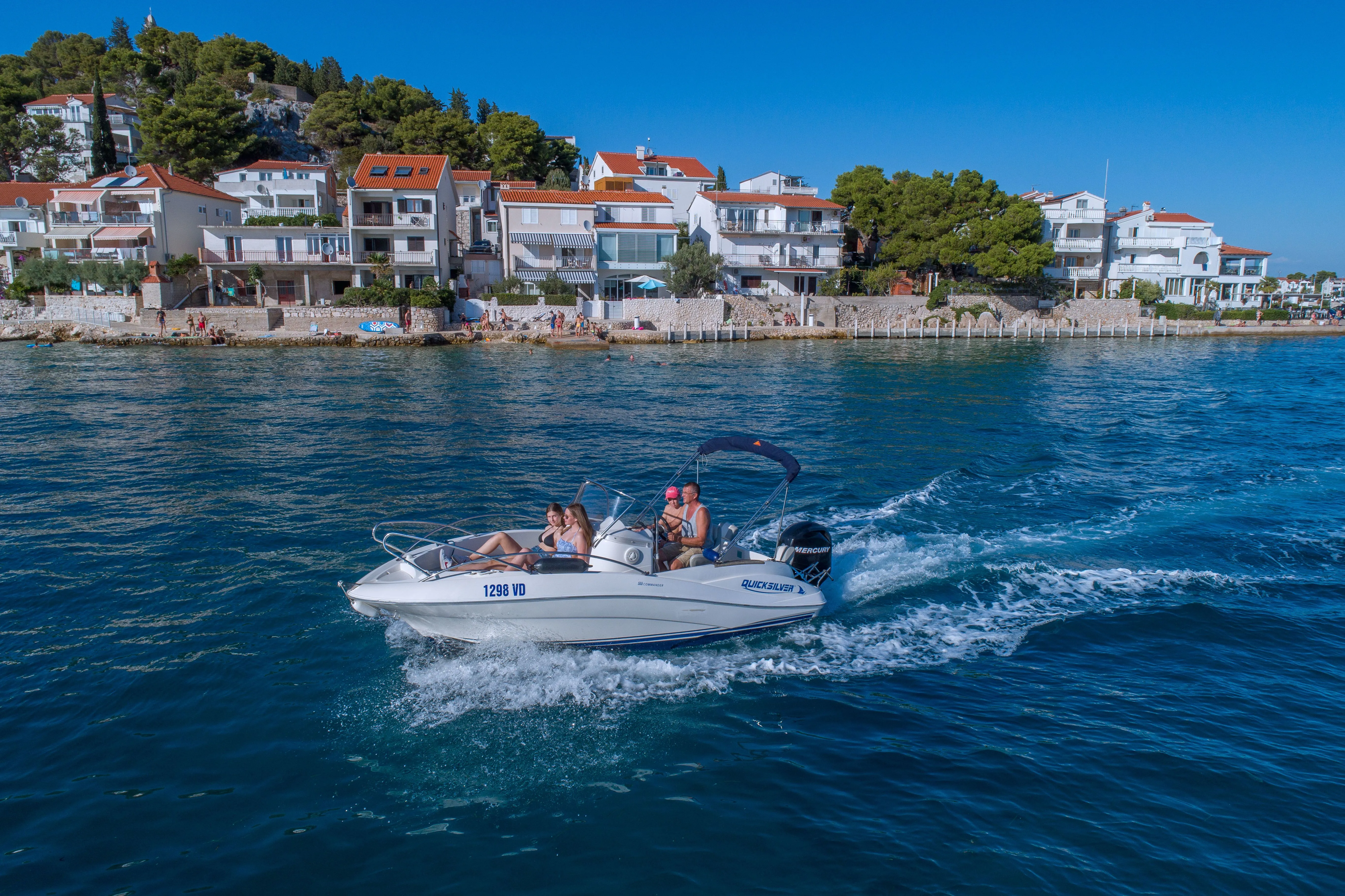 Rent a 5.55m Motor Boat in Tribunj