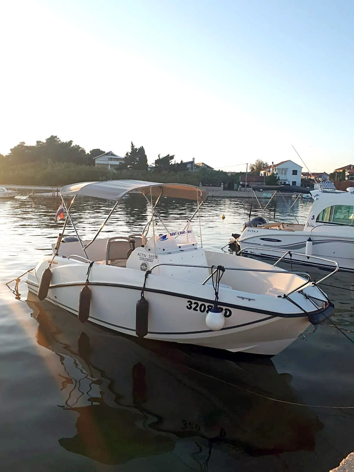 Active 19 Charter Boat