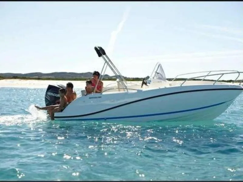 Rent a 6.12m Motor Boat Quicksilver 605 in Marina