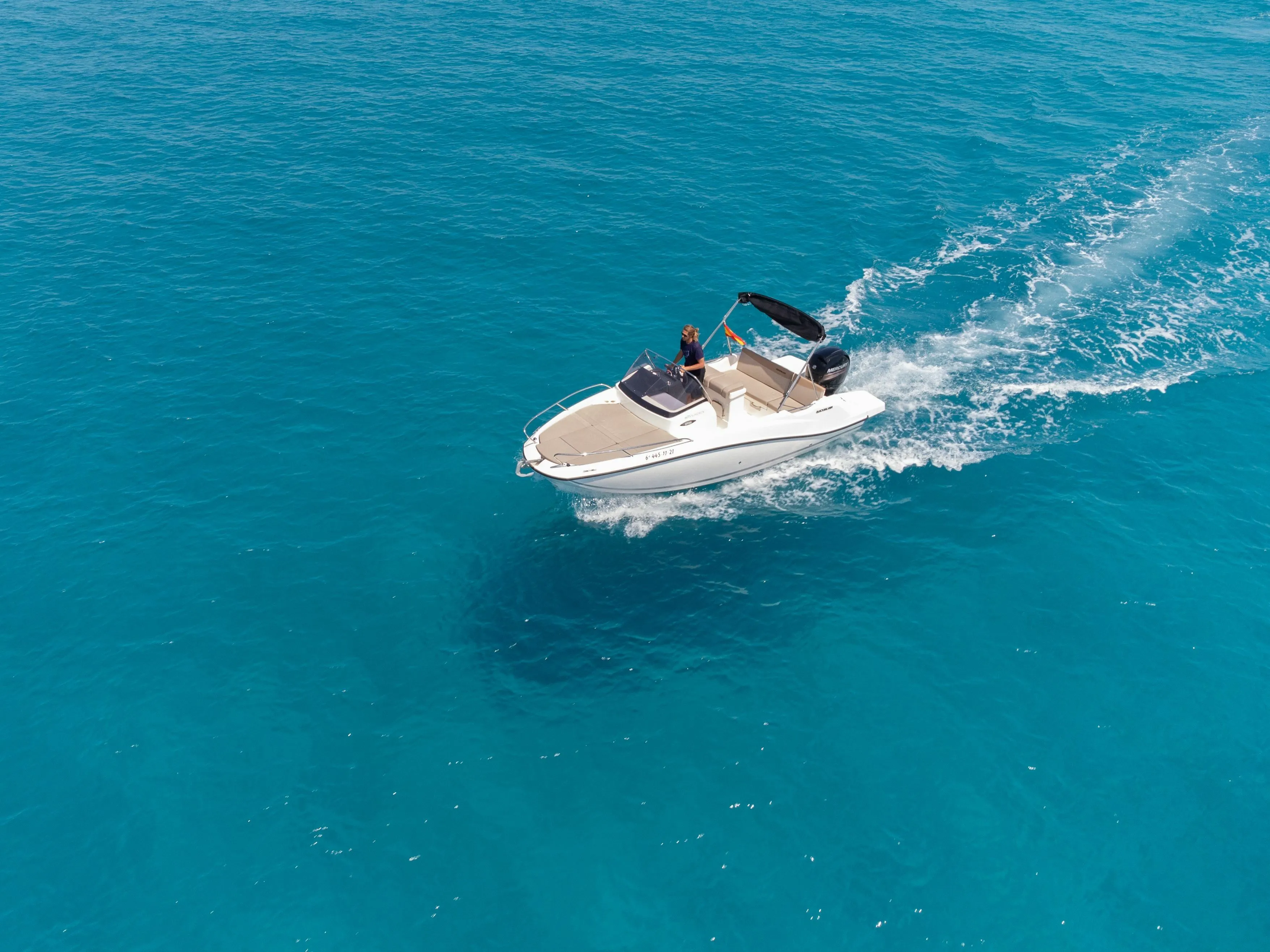 6.45m Golfe-Juan Motor Boat Quicksilver 605 Hire