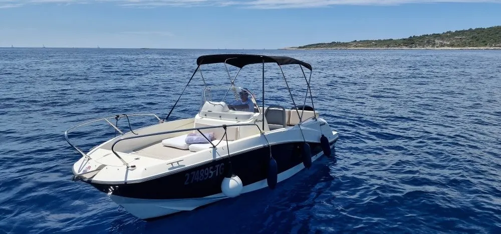 Charter a 6.05m Quicksilver 605 in Rogoznica