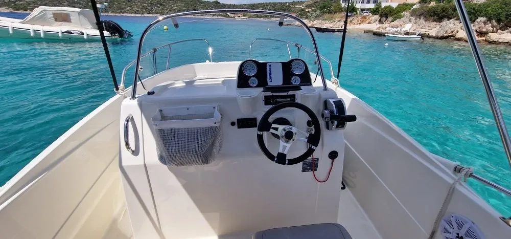 Mamaka Charter Boat