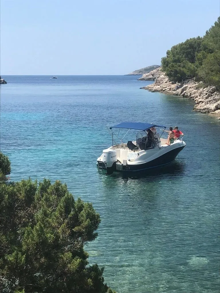 Commander Charter Boat