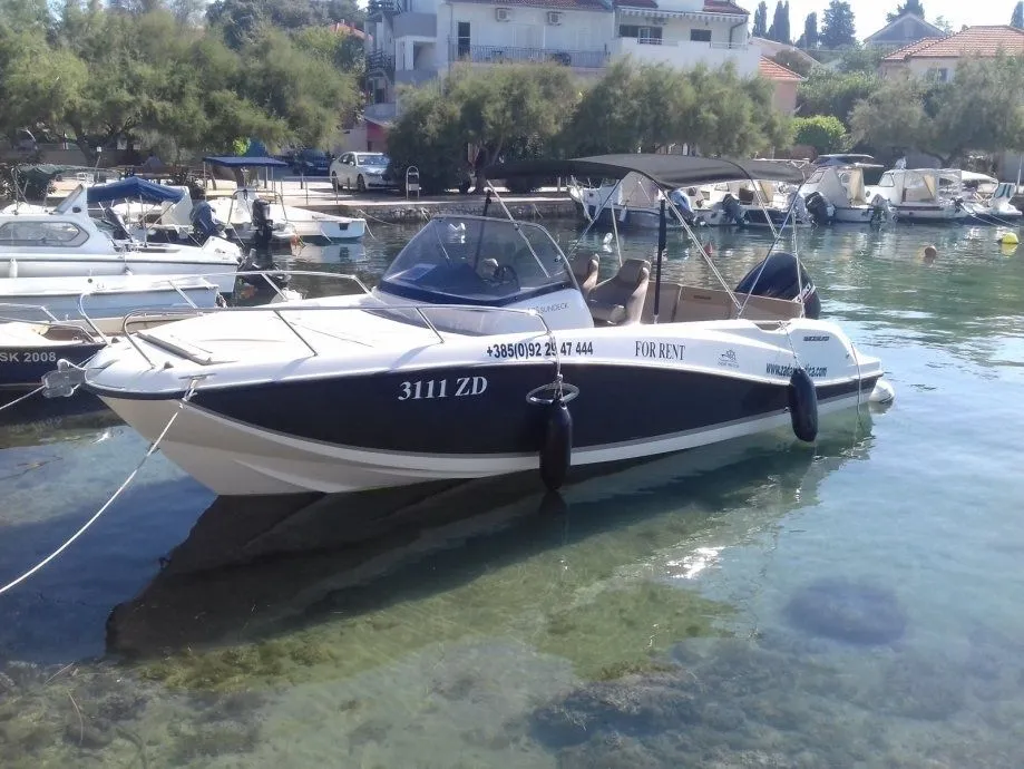 Petrcane 7m Kiralık Motorlu Tekne Quicksilver 675 Activ