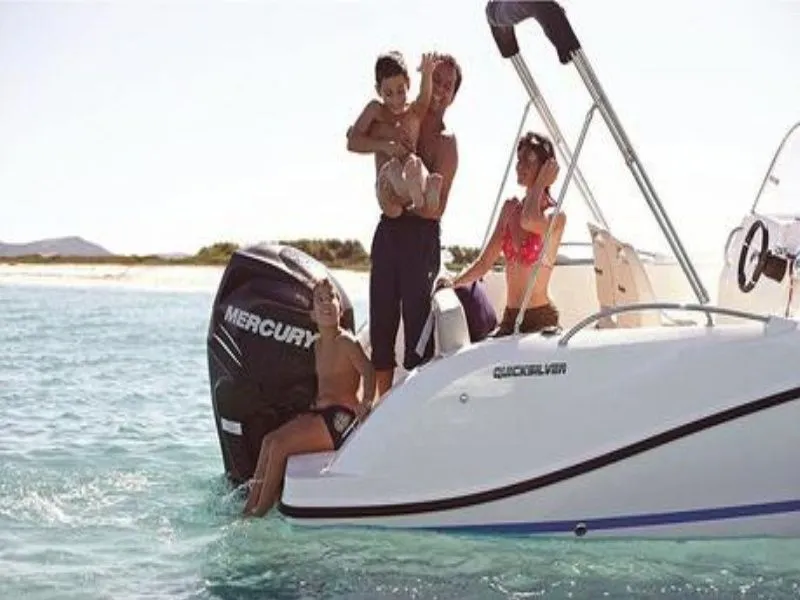 6.75m Marina Motor Boat Hire