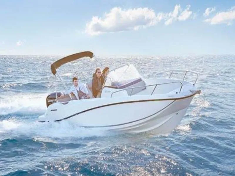 6.75m Marina Motor Boat Hire