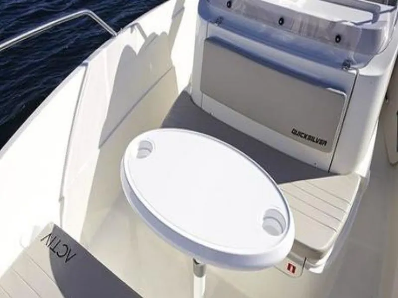 6.75m Marina Motor Boat Hire