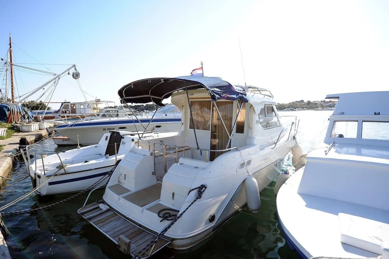 Boat - Charter a 7.54m Motor Yacht in Zadar