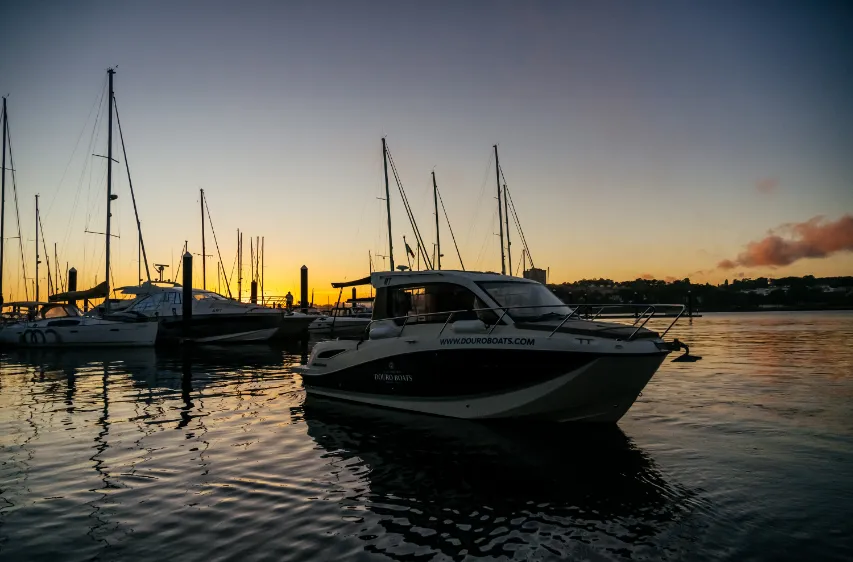 Charter a 6.99m Quicksilver 755 Weekend in Porto