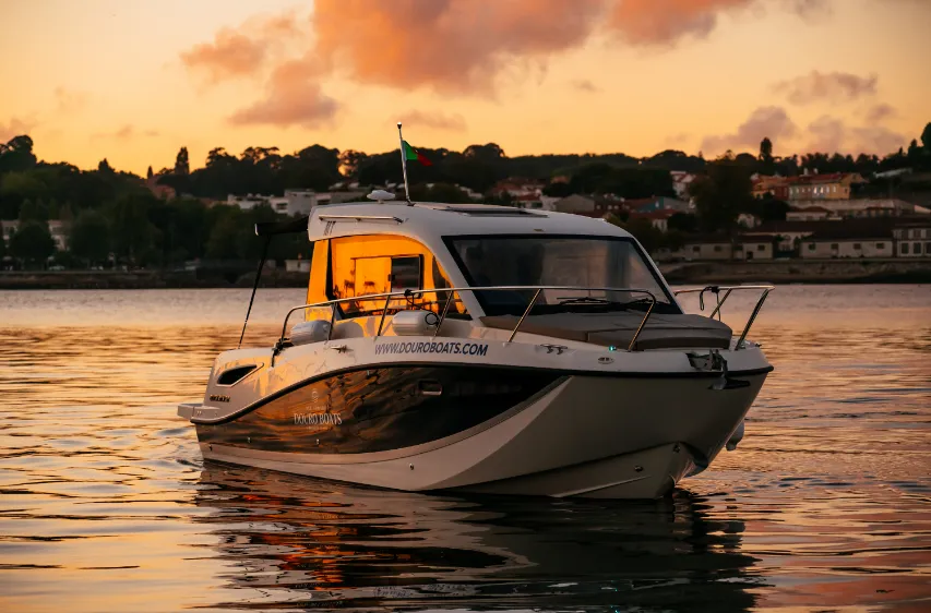 Charter a 6.99m Quicksilver 755 Weekend in Porto