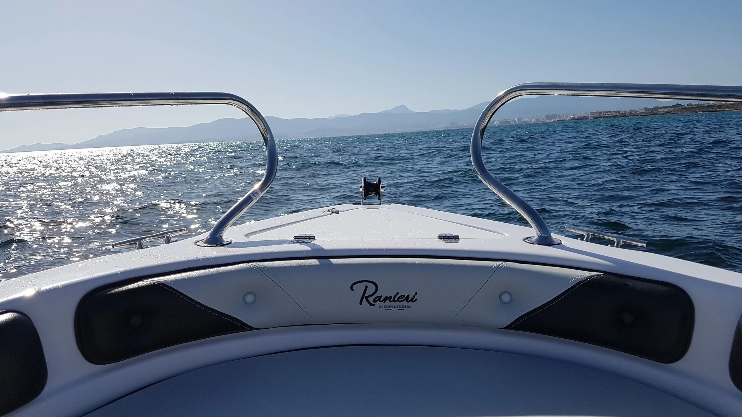 Rent a 5.5m Ranieri 17 in La Savina