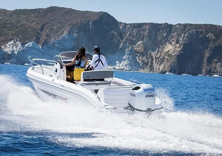 Rent a 7m Motor Boat Ranieri 22 in Sorrento