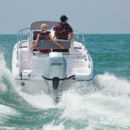 Rent a 7m Motor Boat Ranieri 22 in Sorrento