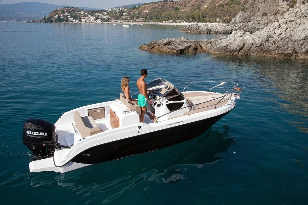 Charter a 7.8m Motor Boat in Cala D'Or