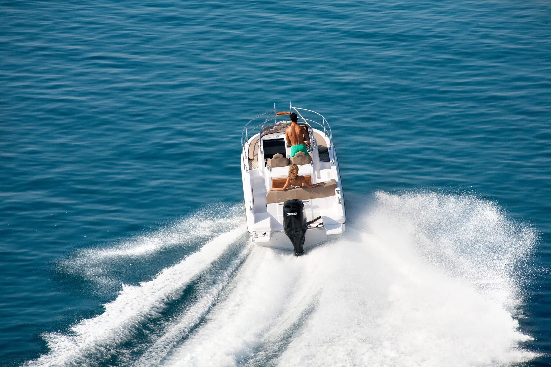 Charter a 7.8m Ranieri 240 SH in Novi Vinodolski