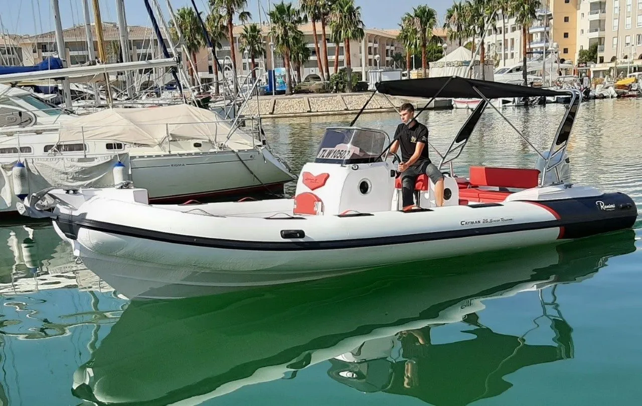 Frejus Kiralık Ranieri 26 Cayman 7.8m Motorlu Tekne