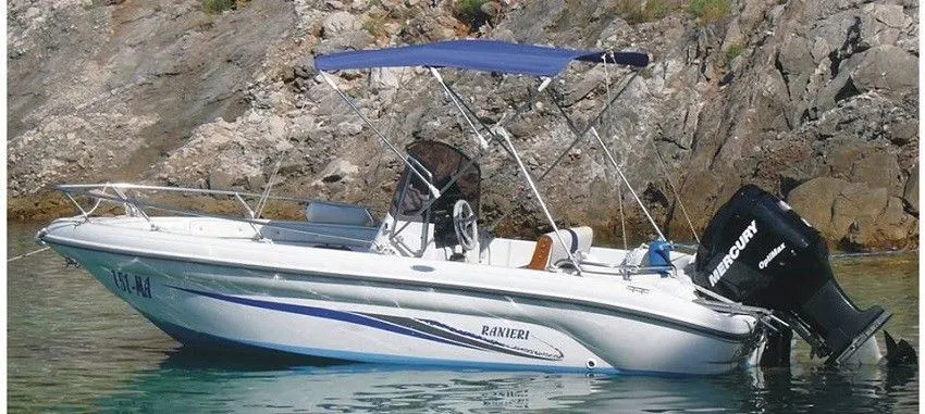 Explore Tučepi on a 5.5m Ranieri 5.45 Motor Boat Rental