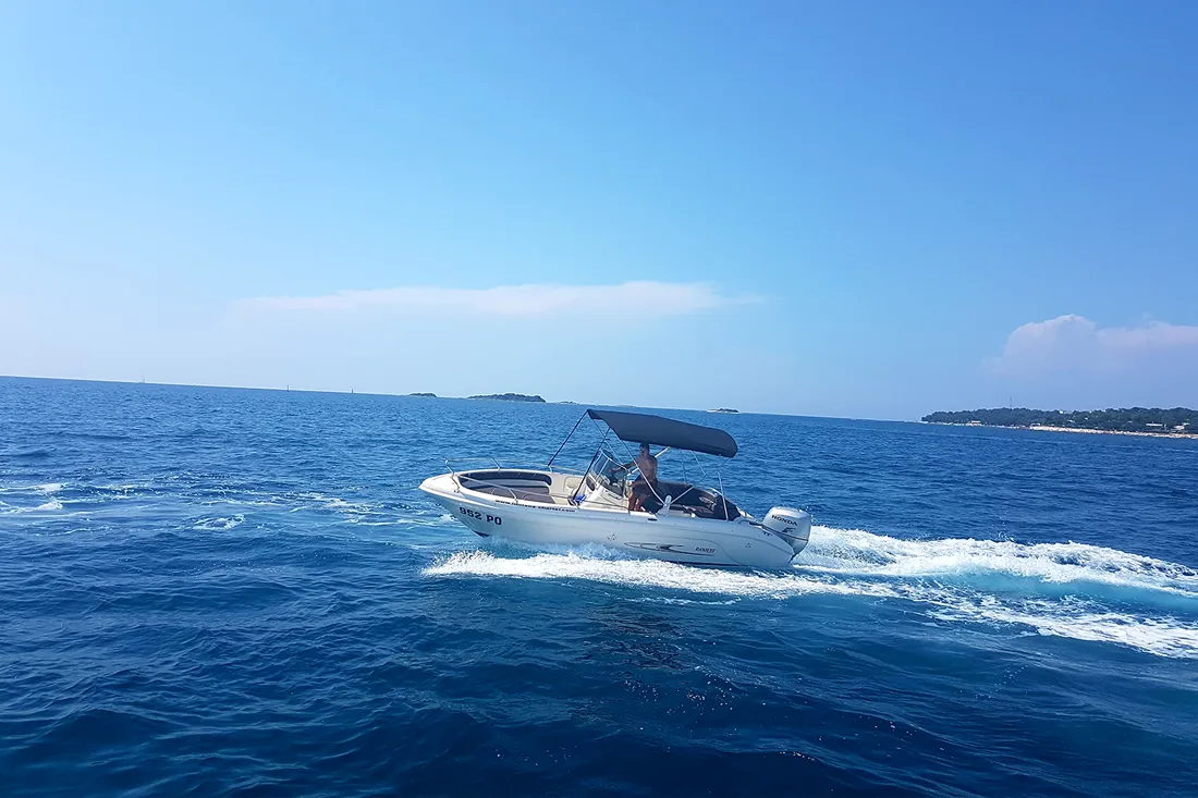 Voyager Charter Boat