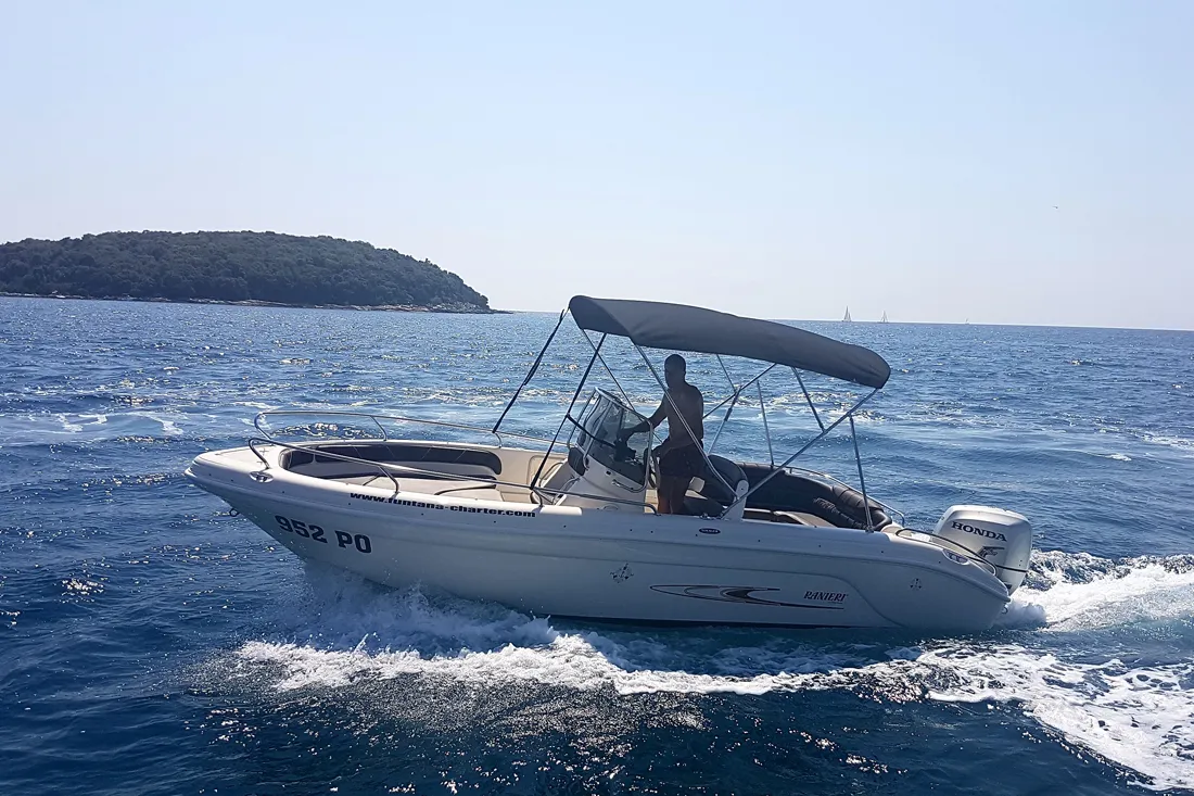 Rent a 6.4m Boat in Funtana