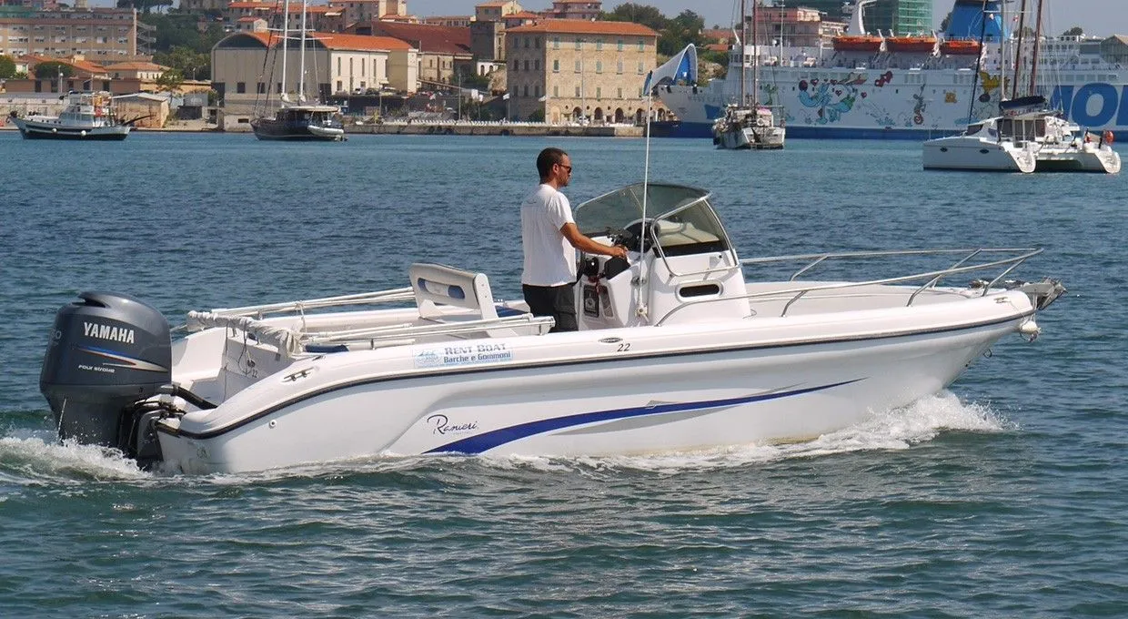 Charter a 6.9m Motor Boat in Portoferraio