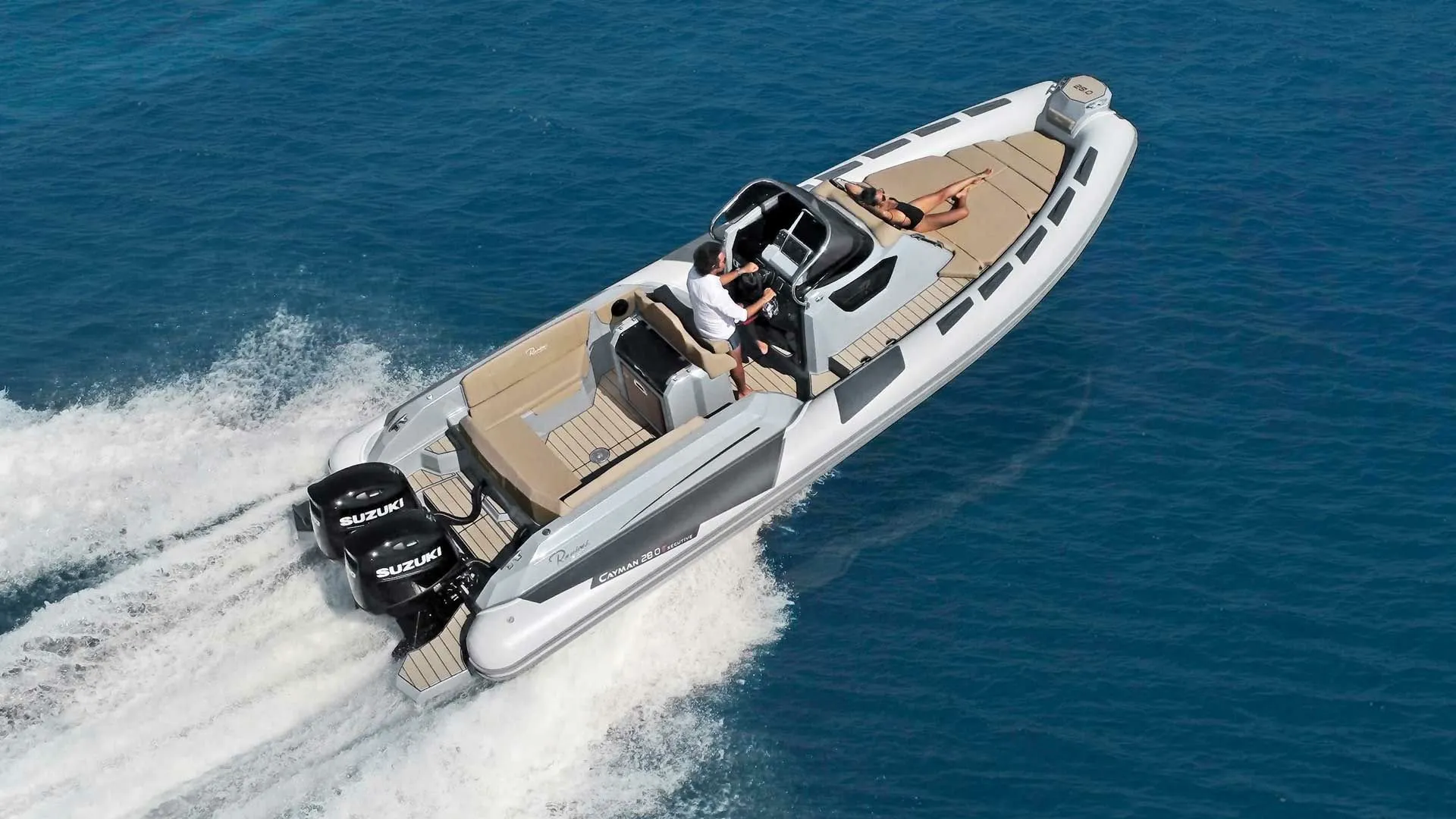 Charter a 8.6m Motor Boat Ranieri Cayman 28.0 Executive in Capo d'Orlando