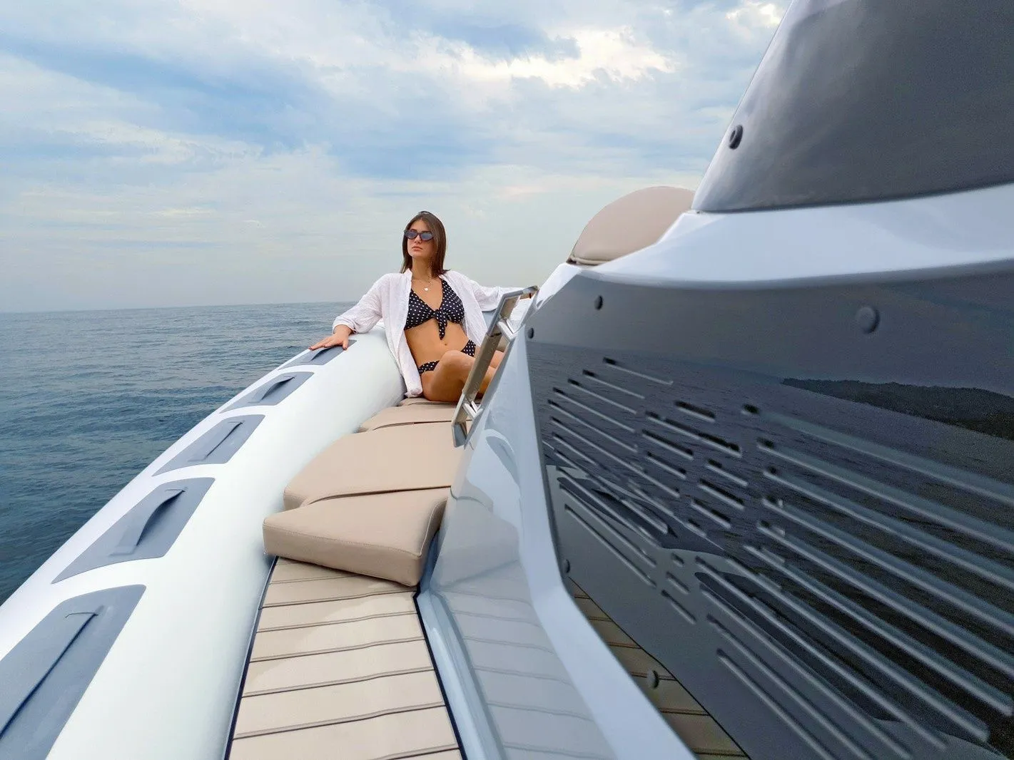 Charter a 8.6m Motor Boat Ranieri Cayman 28.0 Executive in Capo d'Orlando