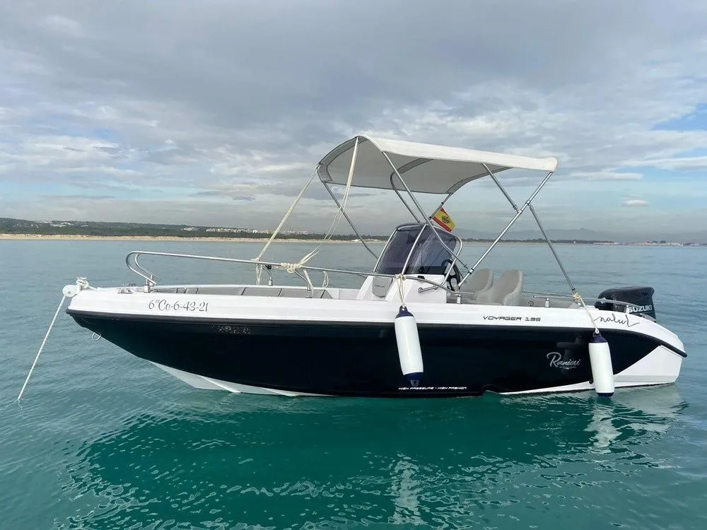 Explore Alicante on a 6m Ranieri 19 S Motor Boat Rental